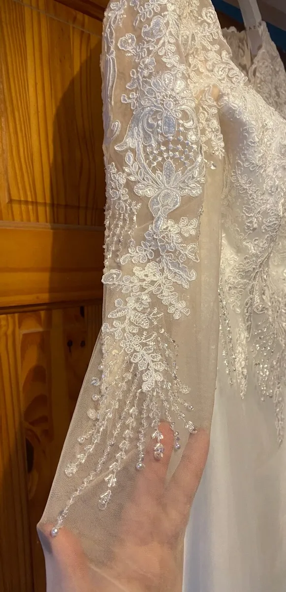 Wedding dress - Image 2