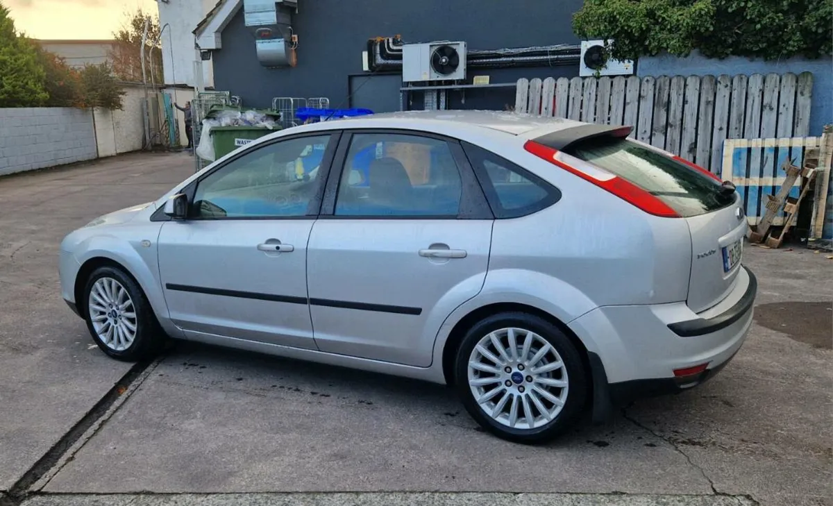 2008 Ford Focus - Image 2