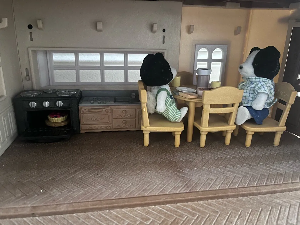 Sylvanian house with caravan - Image 3