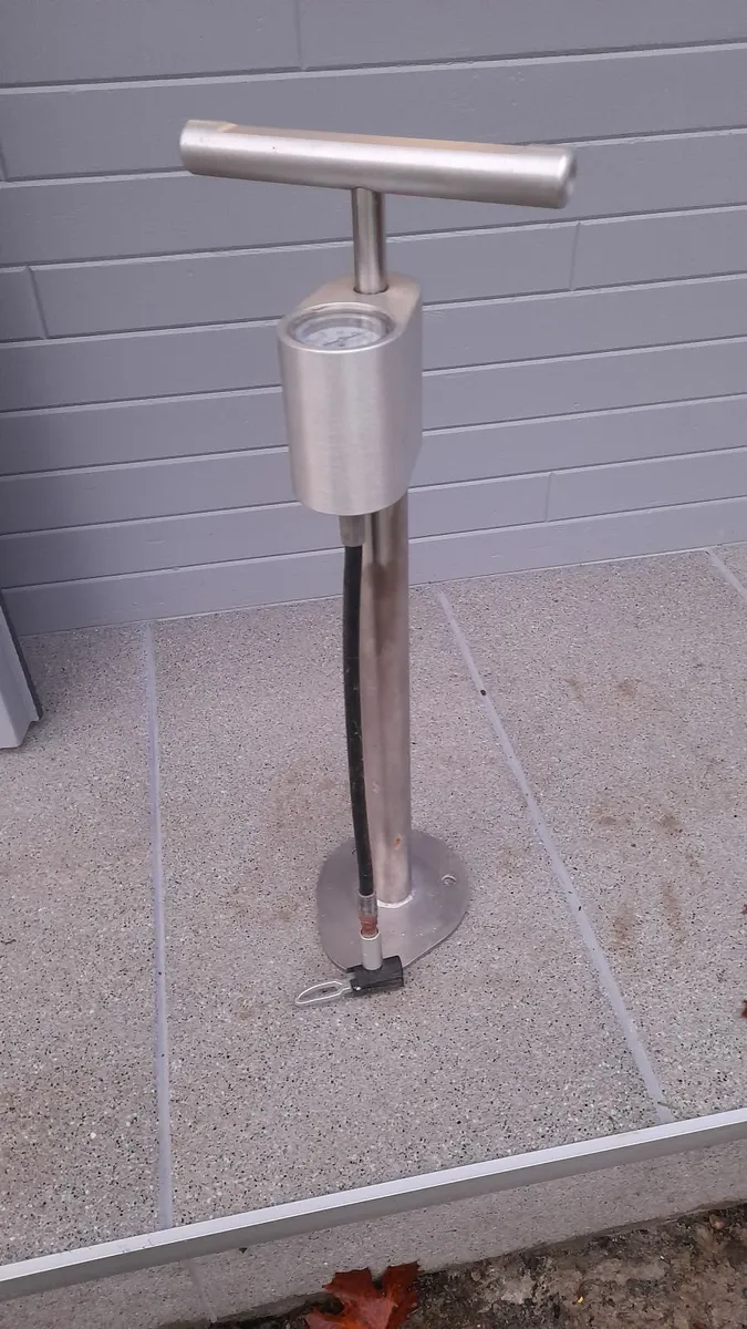 bike pump - Image 1