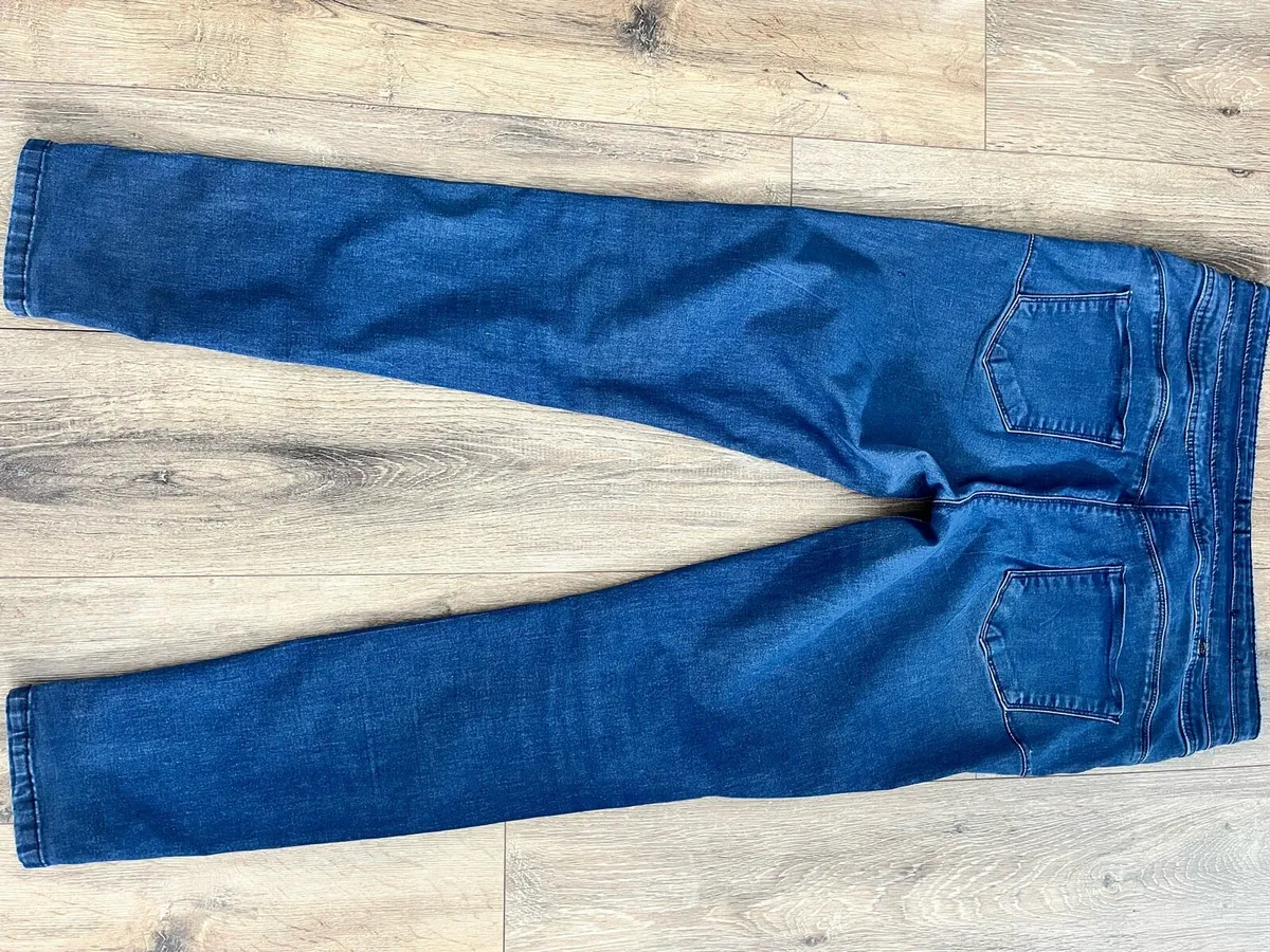 In perfect condition clothes - Image 2