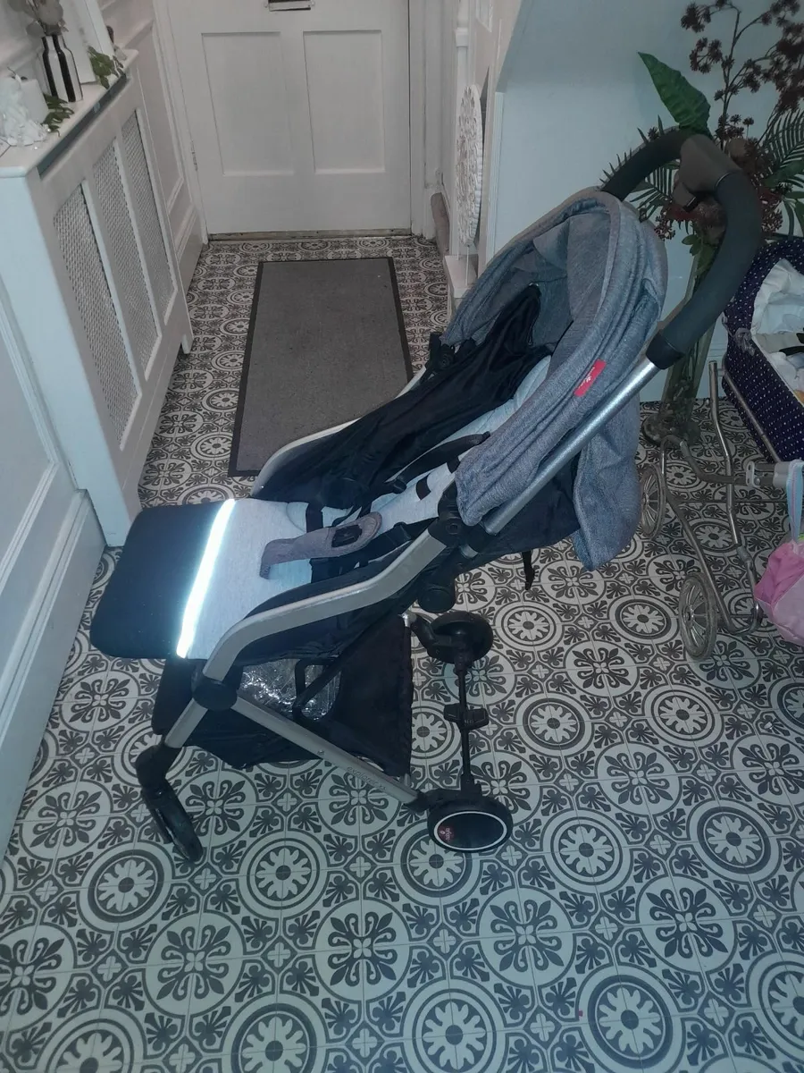 Lightweight Baby Stroller - Image 4