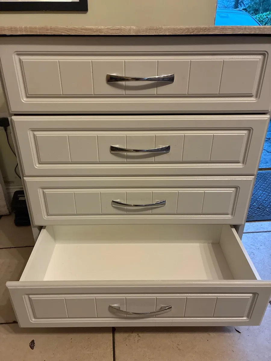 Chest of drawers - Image 1