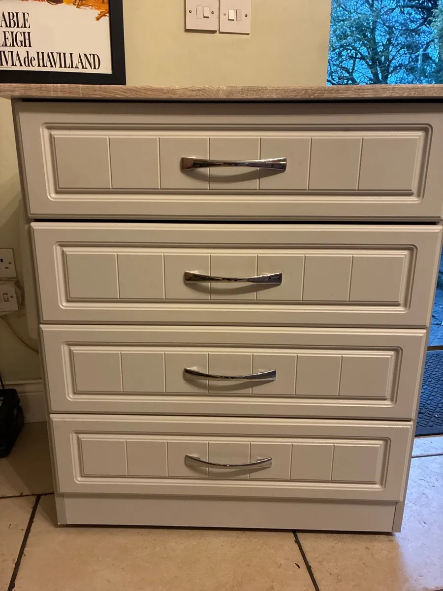 Chest of drawers - Image 2