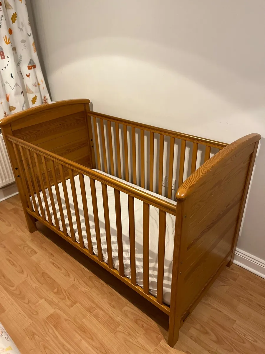 Mamas and Papas Aspen Cot/Bed - Image 1
