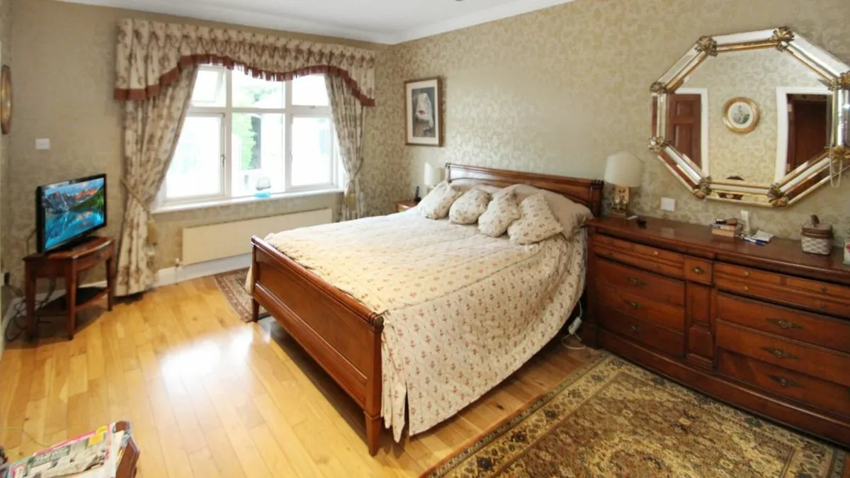 French Mahogany Sleigh Bed - Image 1