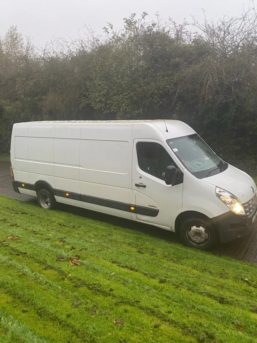 2011 twin wheel renault master - Image 1
