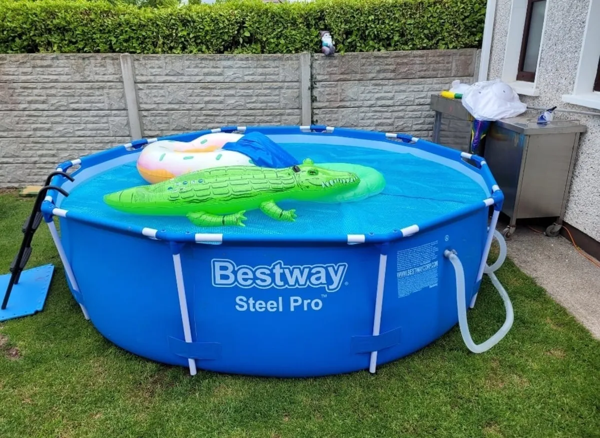 Above ground pool