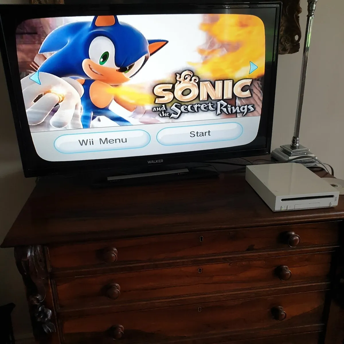Nintendo Wii console accessories and games - Image 2