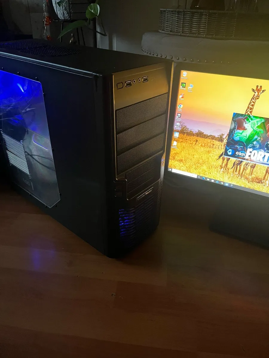 Gaming pc + screen - Image 1
