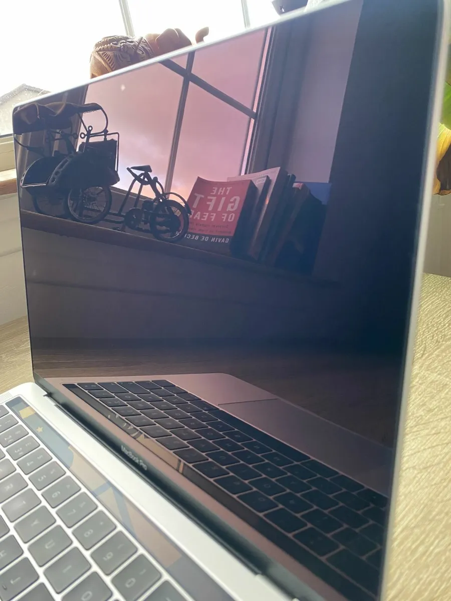 Apple MacBook Pro 13inch (2019) i5 | 8GB | 128GB - Image 3
