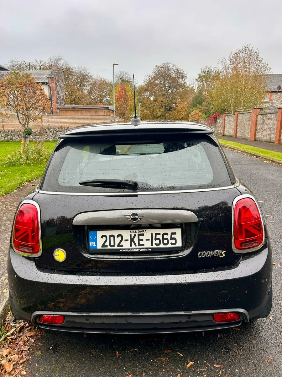 Mini Cooper Black Electric L2 - Image 3