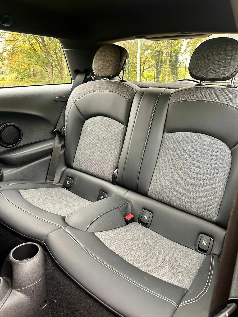 Mini Cooper Black Electric L2 - Image 4