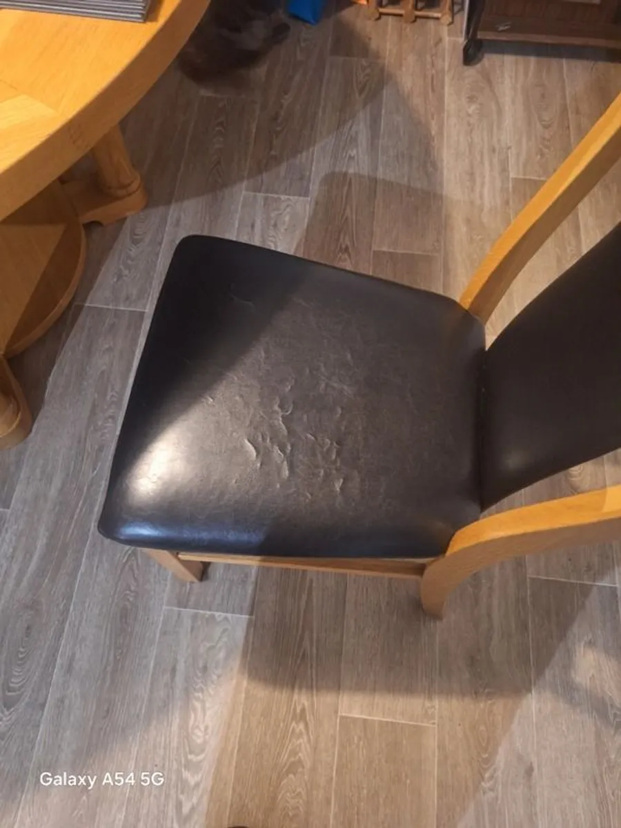 Round Dining Table & Chairs x6 - Image 2