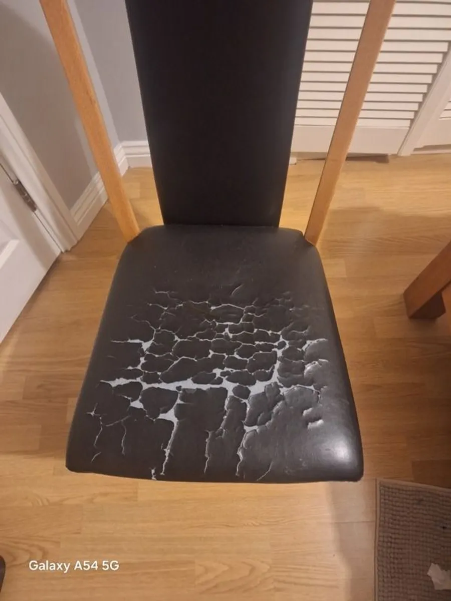 Round Dining Table & Chairs x6 - Image 3
