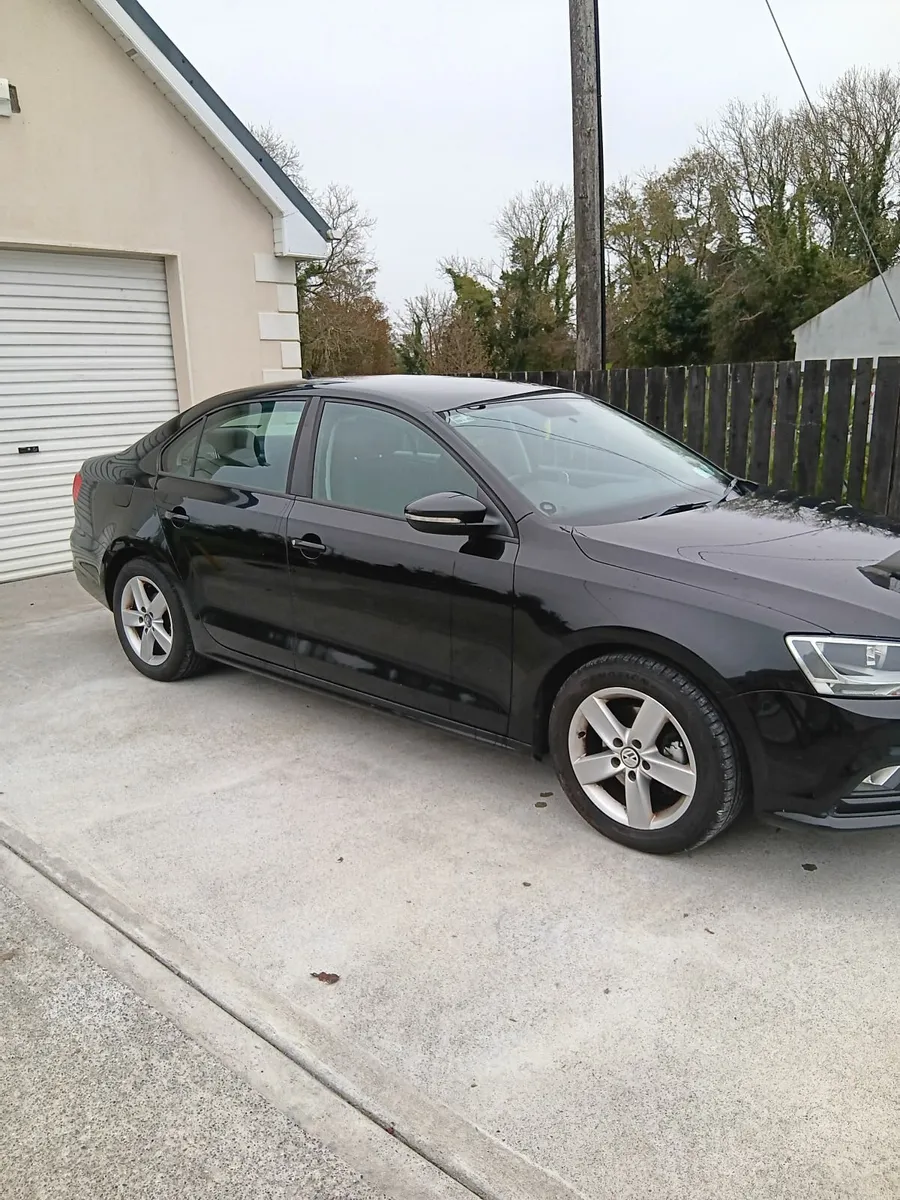 Volkswagen Jetta 2015 - Image 2