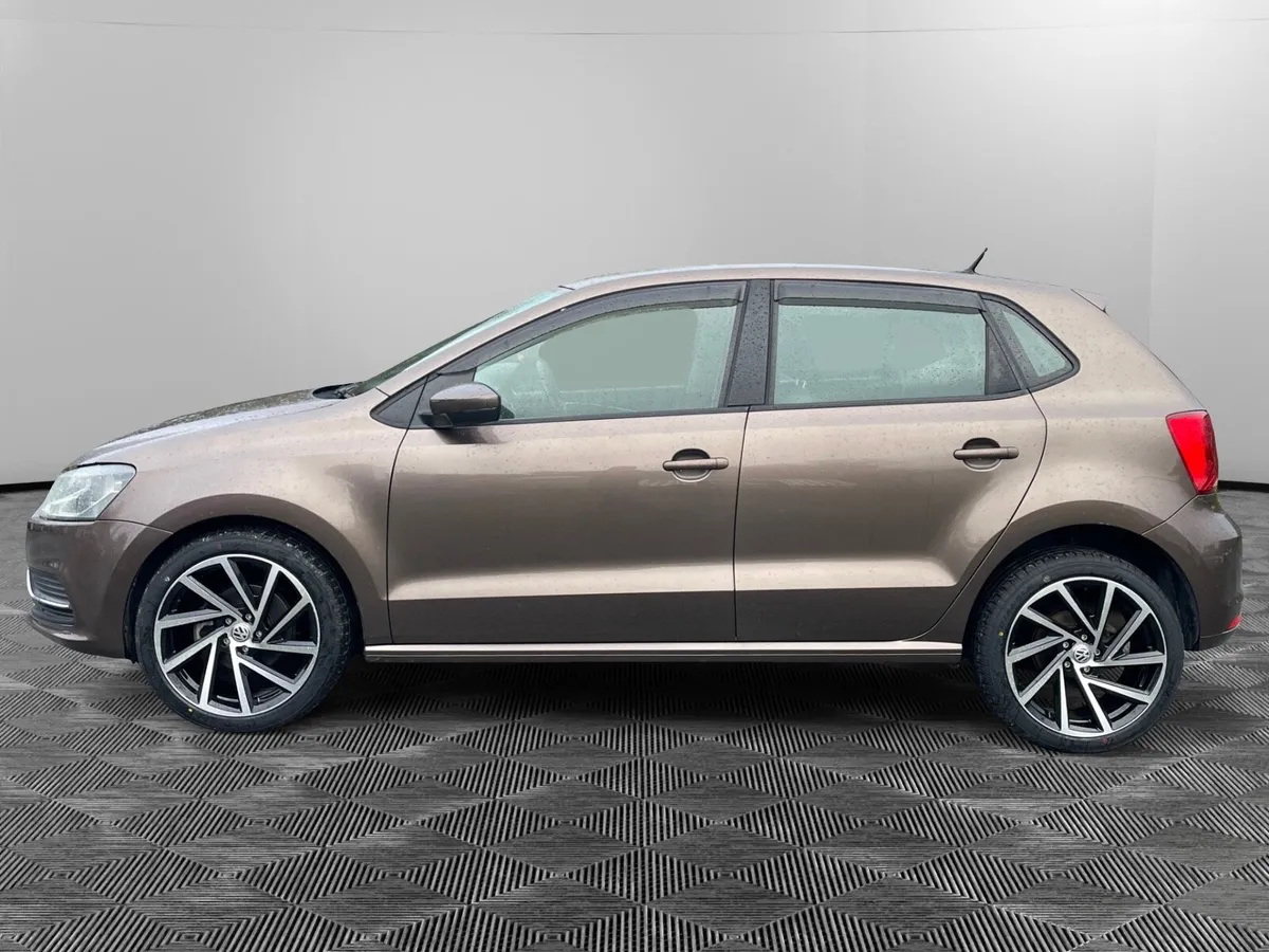 VW POLO COMFORTLINE*LOW KM* - Image 2