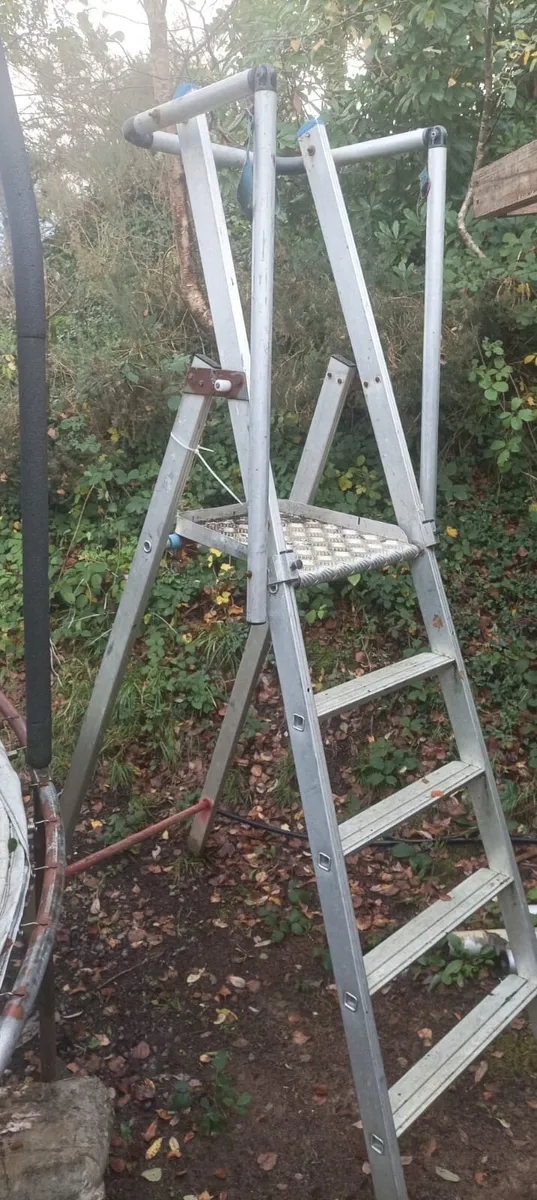 Aluminium ladder/ work platform - Image 1