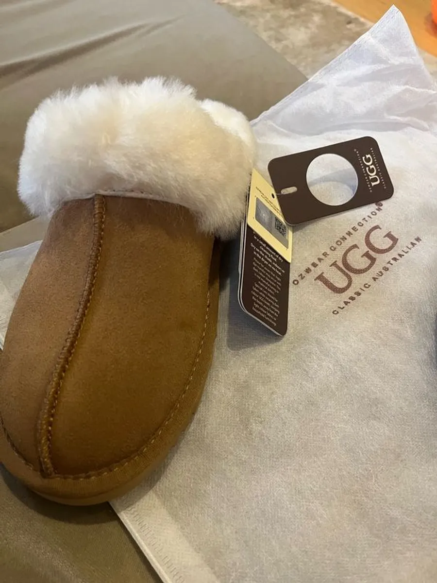 Ugg Slippers Chestnut Ladies - Image 1