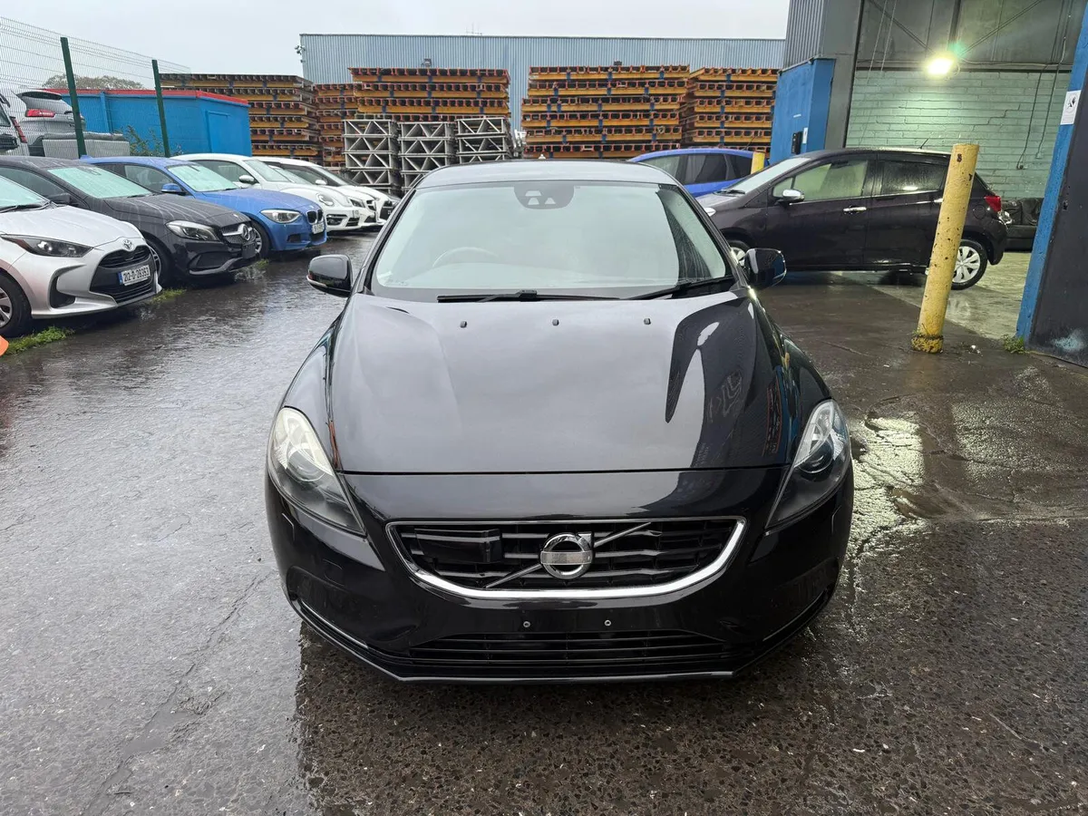 2014 Volvo V40 T4 Automatic Leather Spec - Image 2