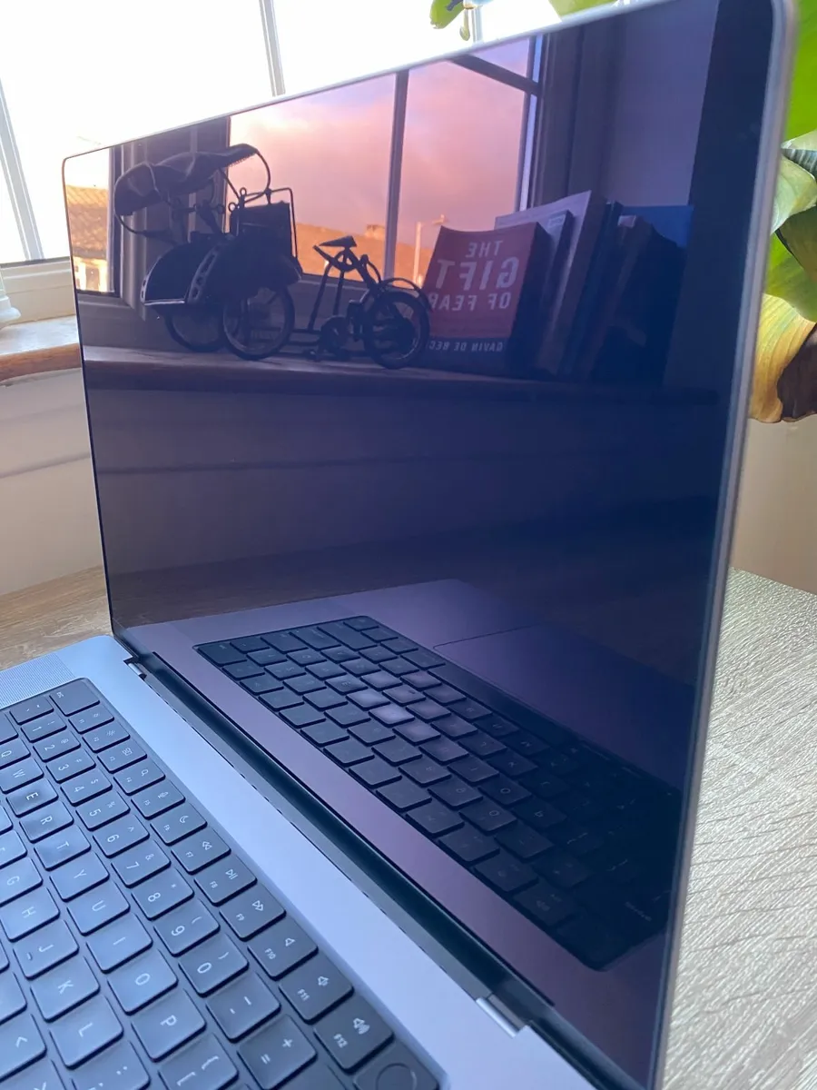 MacBook Pro 16" (2021) 32GB | M1 Pro | 512GB - Image 3