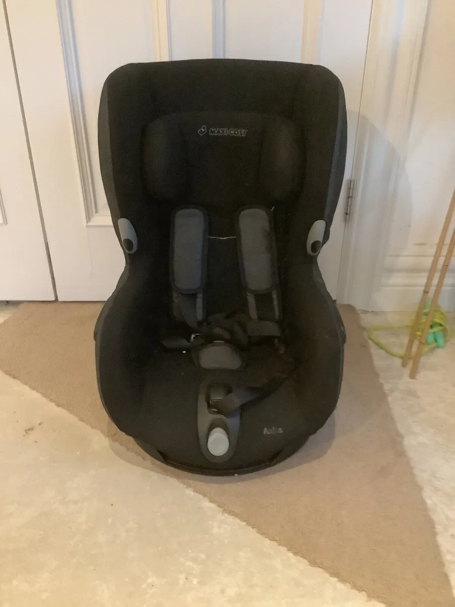 Child’s Car Seat - Image 1