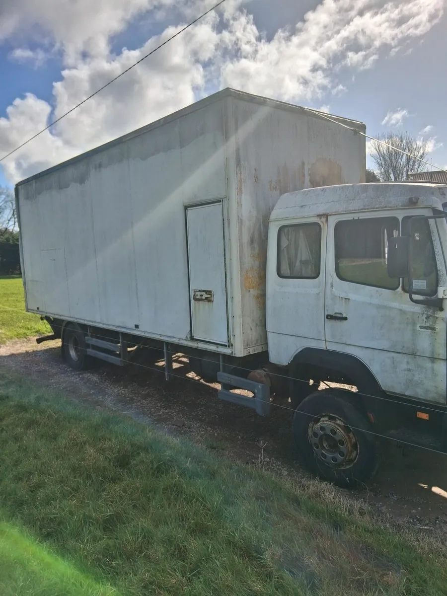 Mercedes-Benz Truck for parts - Image 4