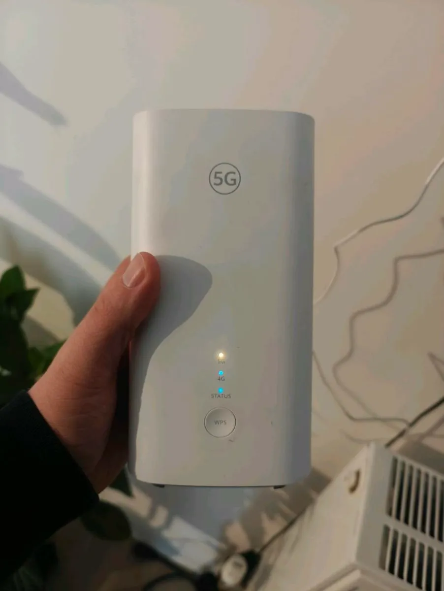 🖥️ Huawei H155-381 Unlocked Modem – Excellent Con - Image 1