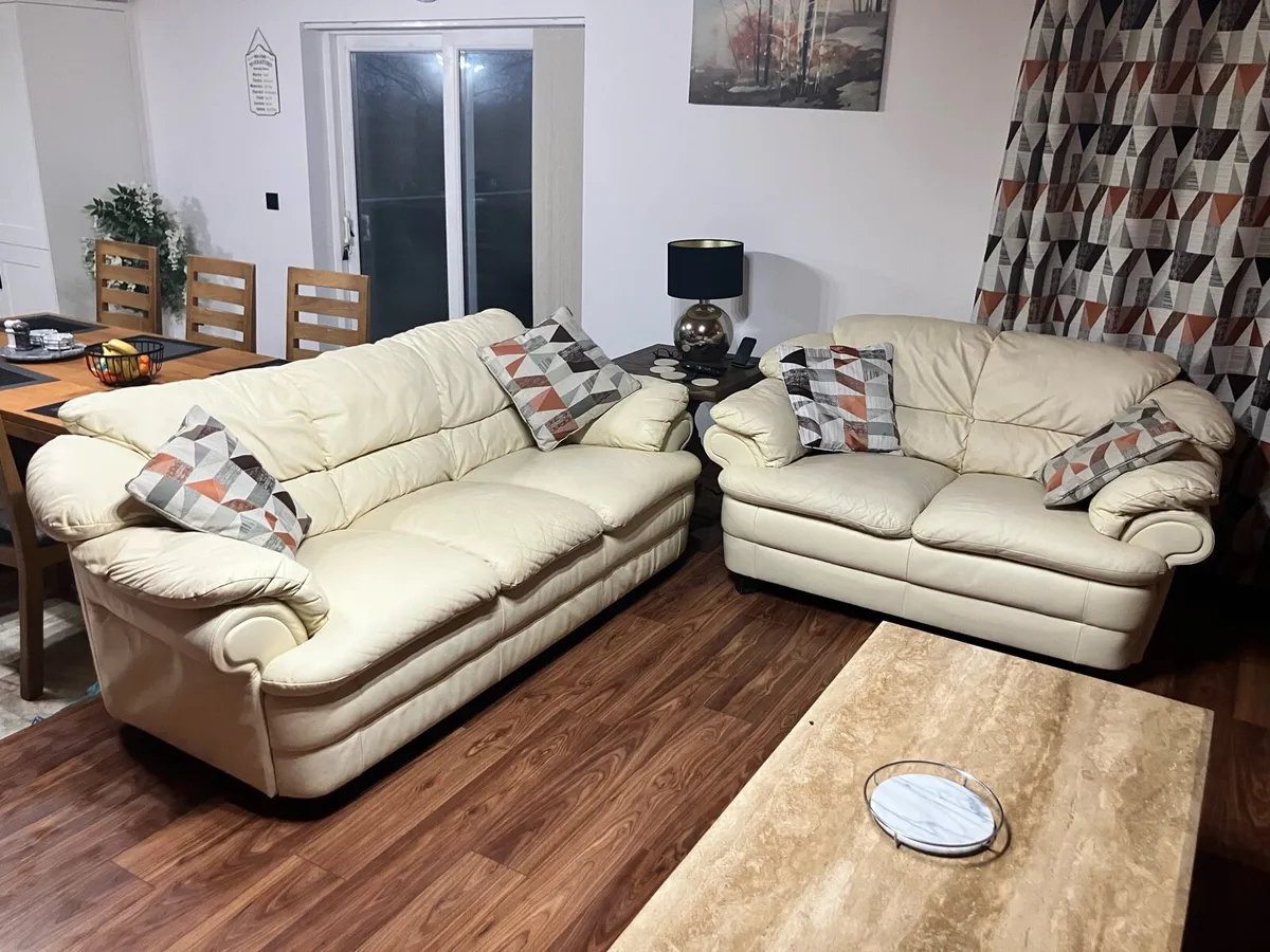 3-2-1 Leatherette suite of furniture - Image 1
