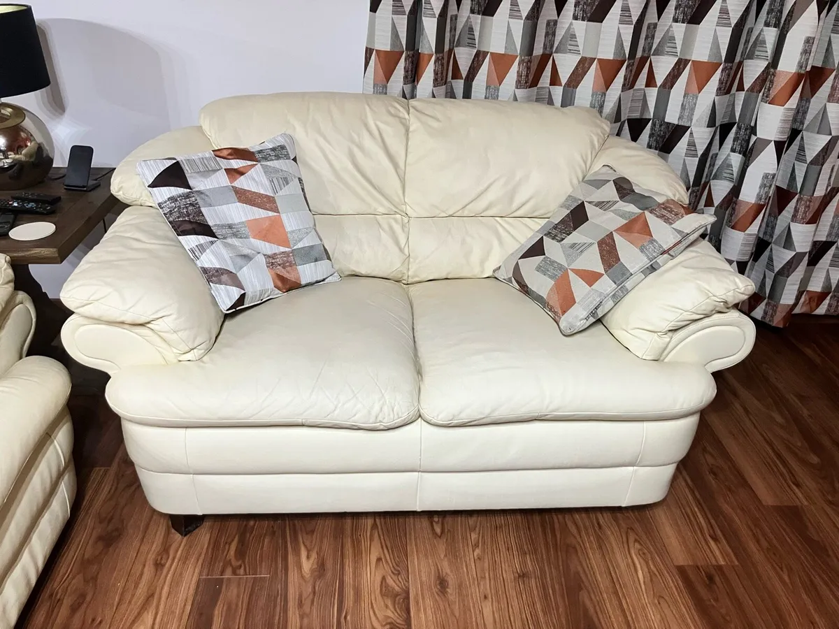 3-2-1 Leatherette suite of furniture - Image 2
