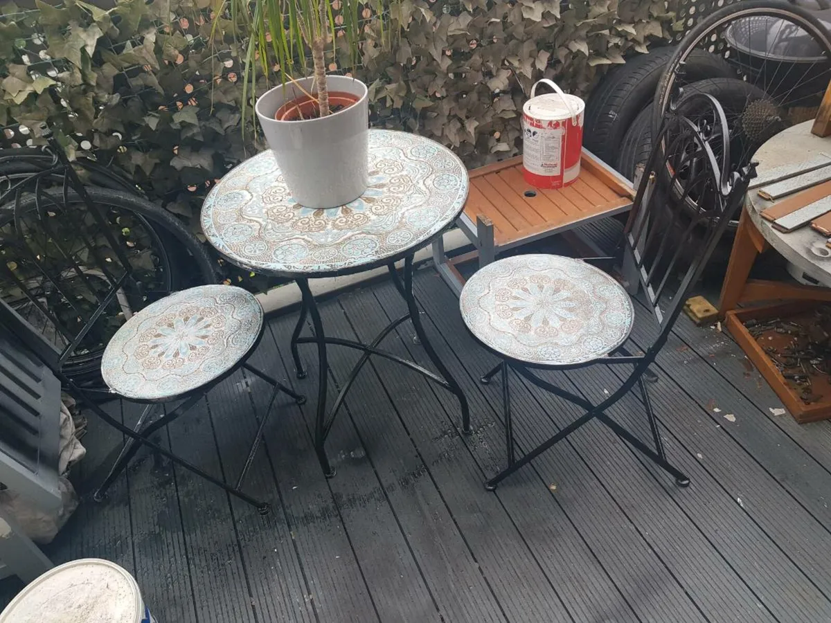 Garden table and chairs - Image 2