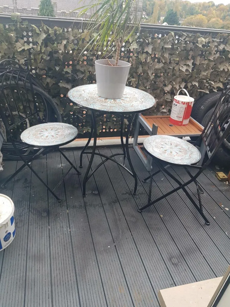 Garden table and chairs - Image 1