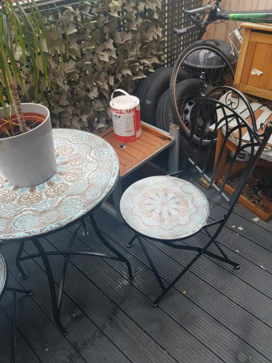 Garden table and chairs - Image 3