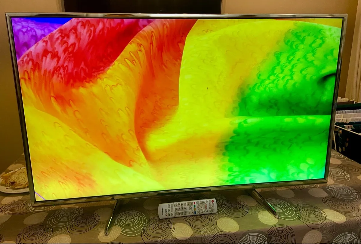 Panasonic 49 inch Smart TV - Silver design - Image 2