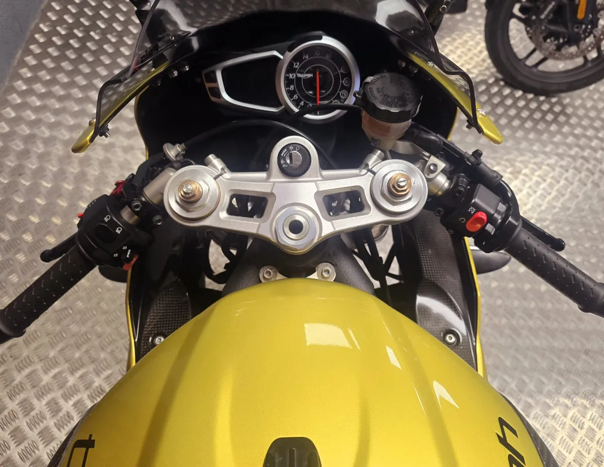 2012 Triumph 675 Daytona - Image 3
