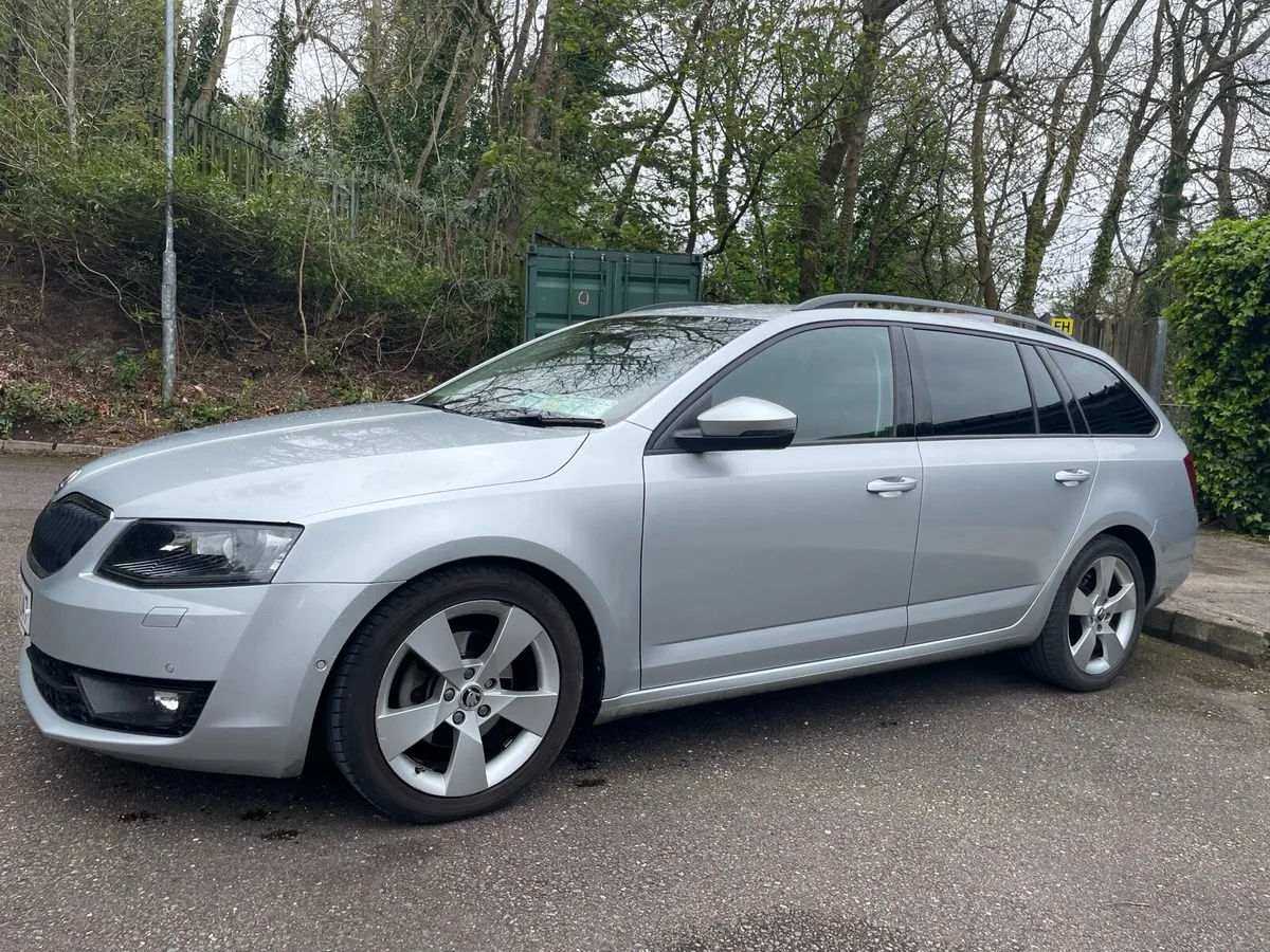 2016 AUTOMATIC Skoda Octavia Estate for Sale - Image 1