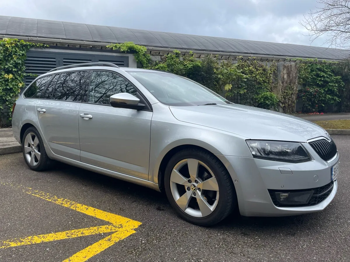2016 AUTOMATIC Skoda Octavia Estate for Sale - Image 2