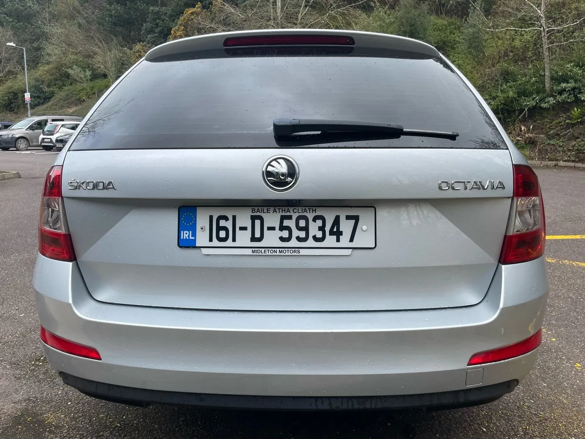 2016 AUTOMATIC Skoda Octavia Estate for Sale - Image 3
