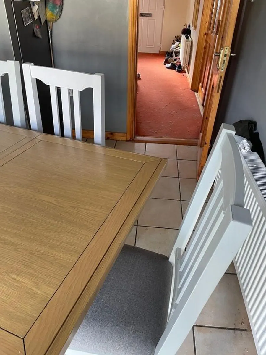 Extendable kitchen table and 6 chairs - Image 3