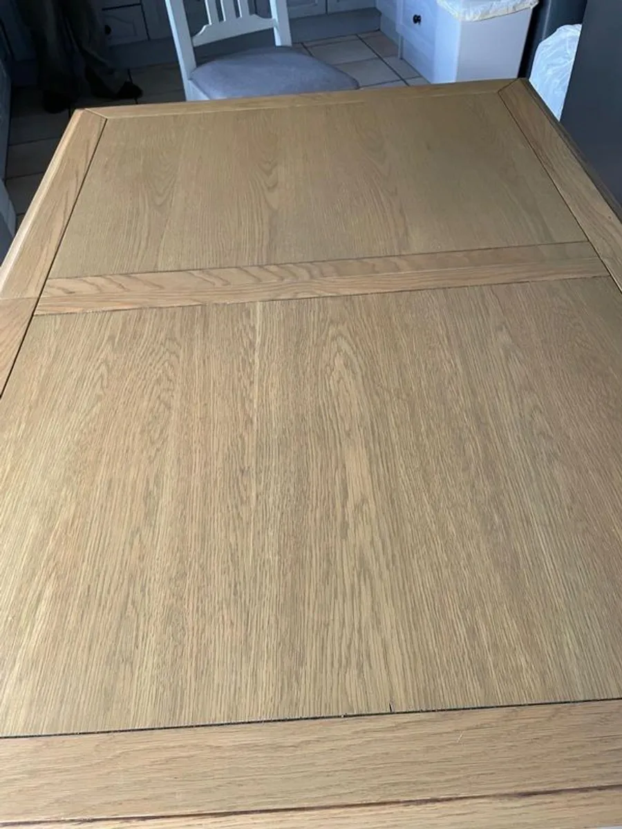 Extendable kitchen table and 6 chairs - Image 4