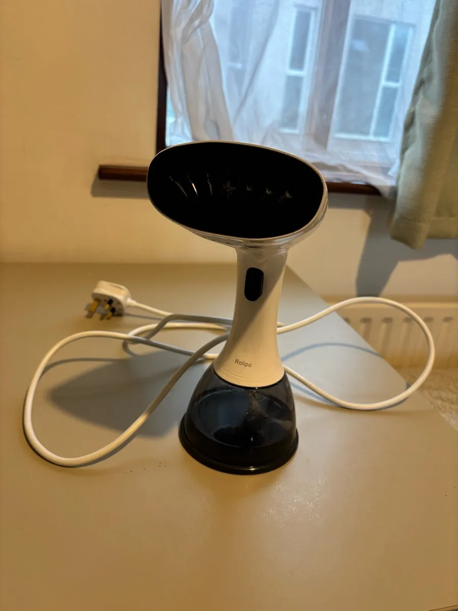 Garment steamer - Image 1