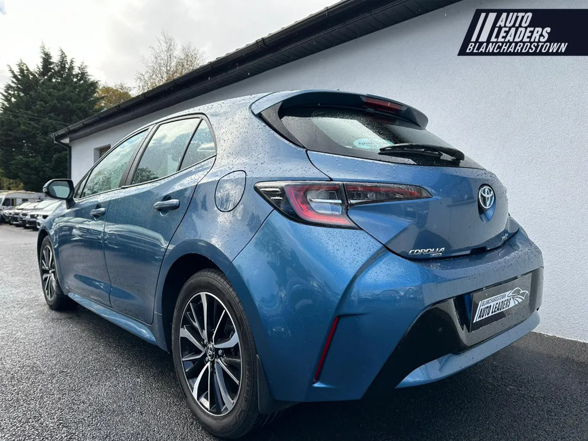 TOYOTA COROLLA 1.8 HYBRID LUNA 98BHP AUTO LOW KM - Image 4
