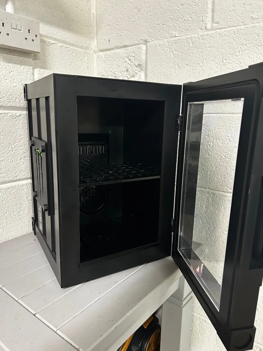 Mini fridge - Image 2