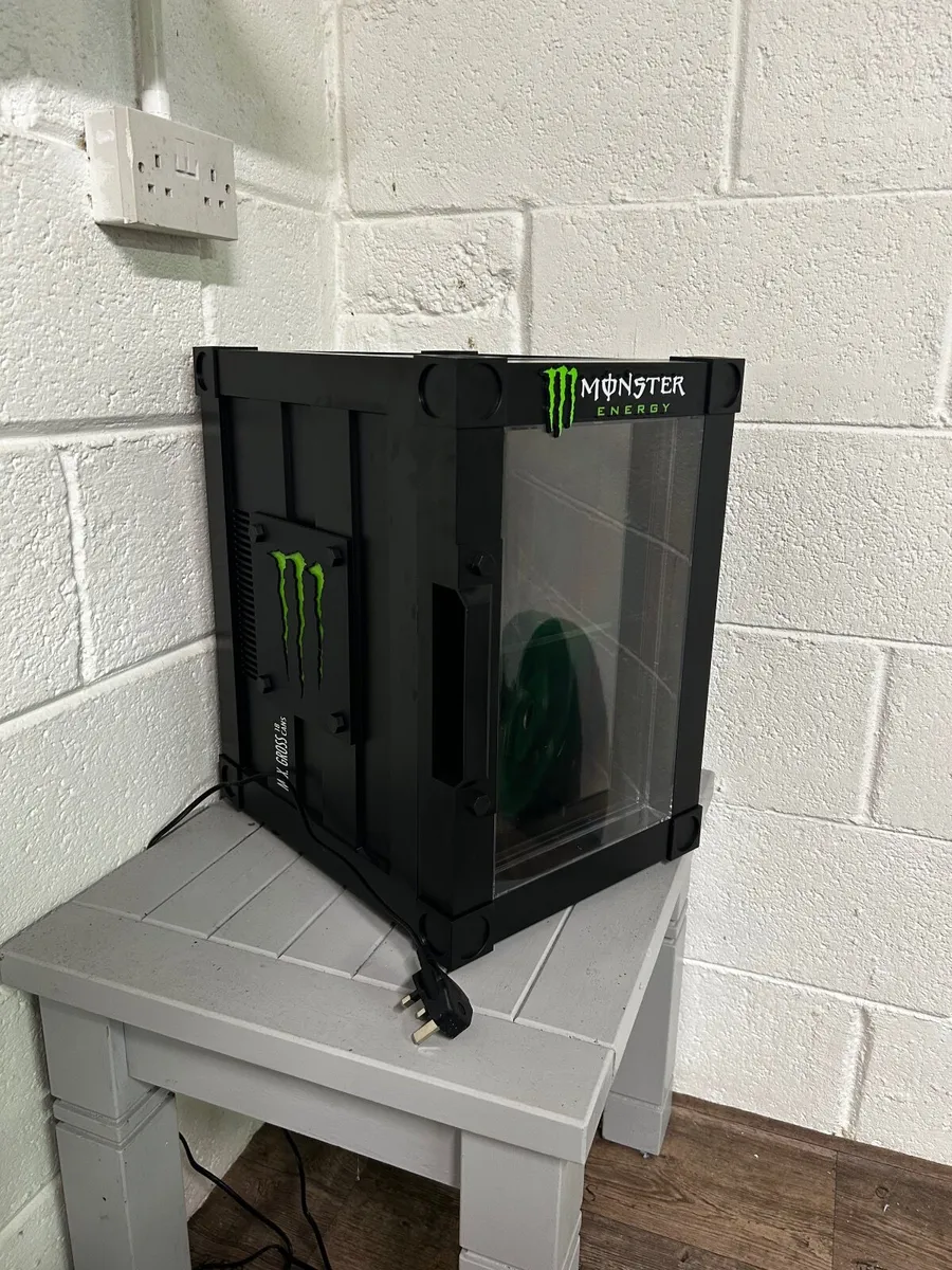Mini fridge - Image 1