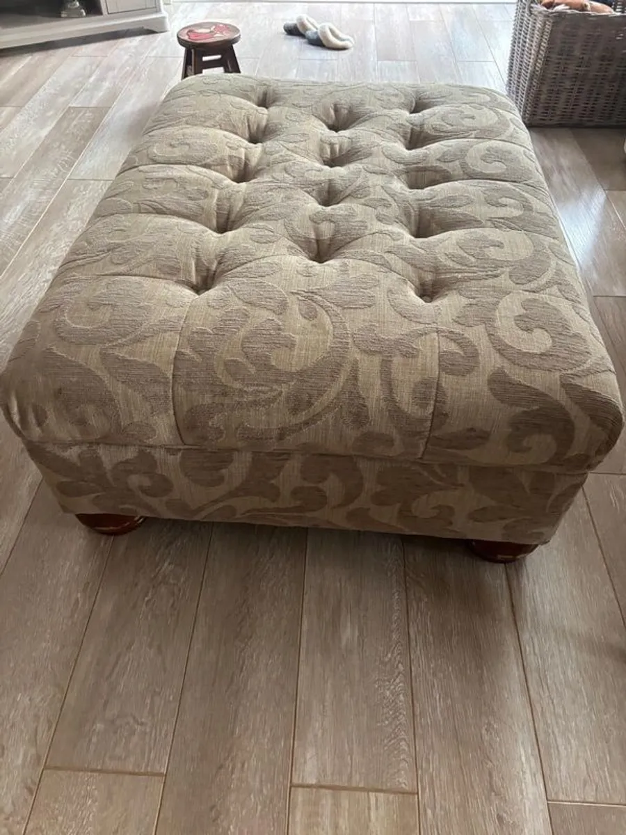 Large poof - Image 1