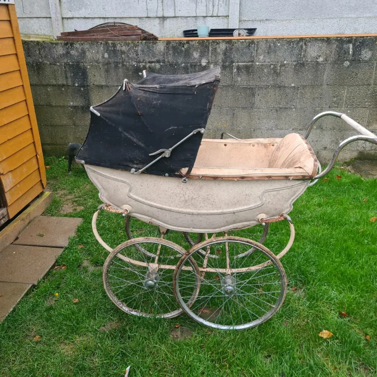 Antique pram for sale - Image 2