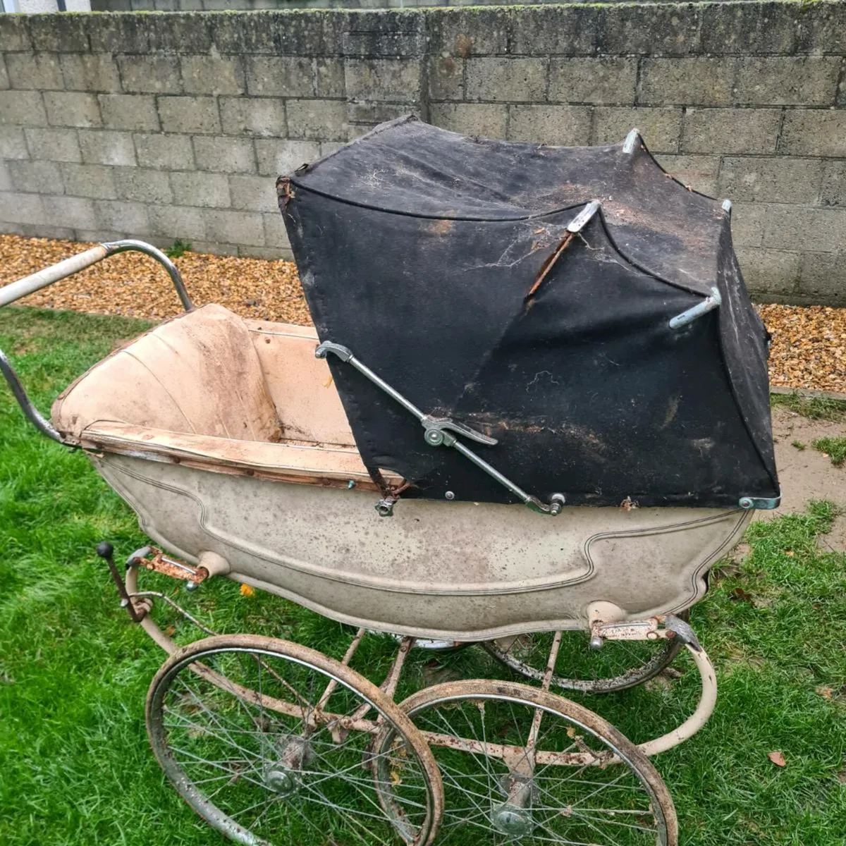 Antique pram for sale - Image 3