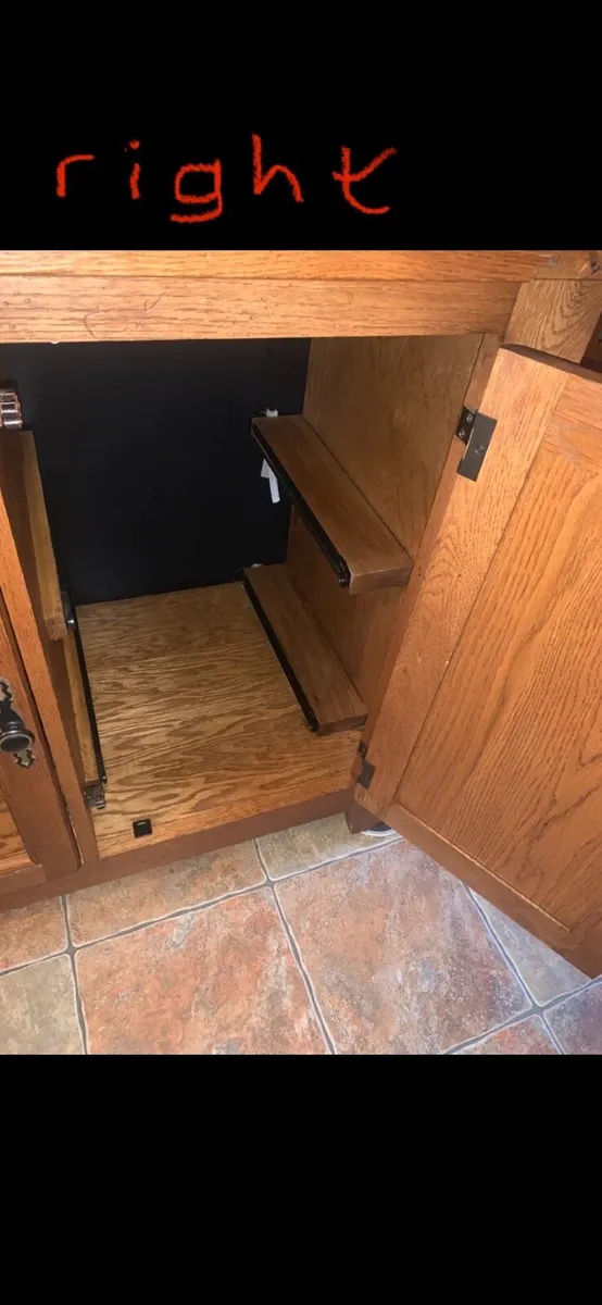 Large heavy sideboard / cabinet - Image 4