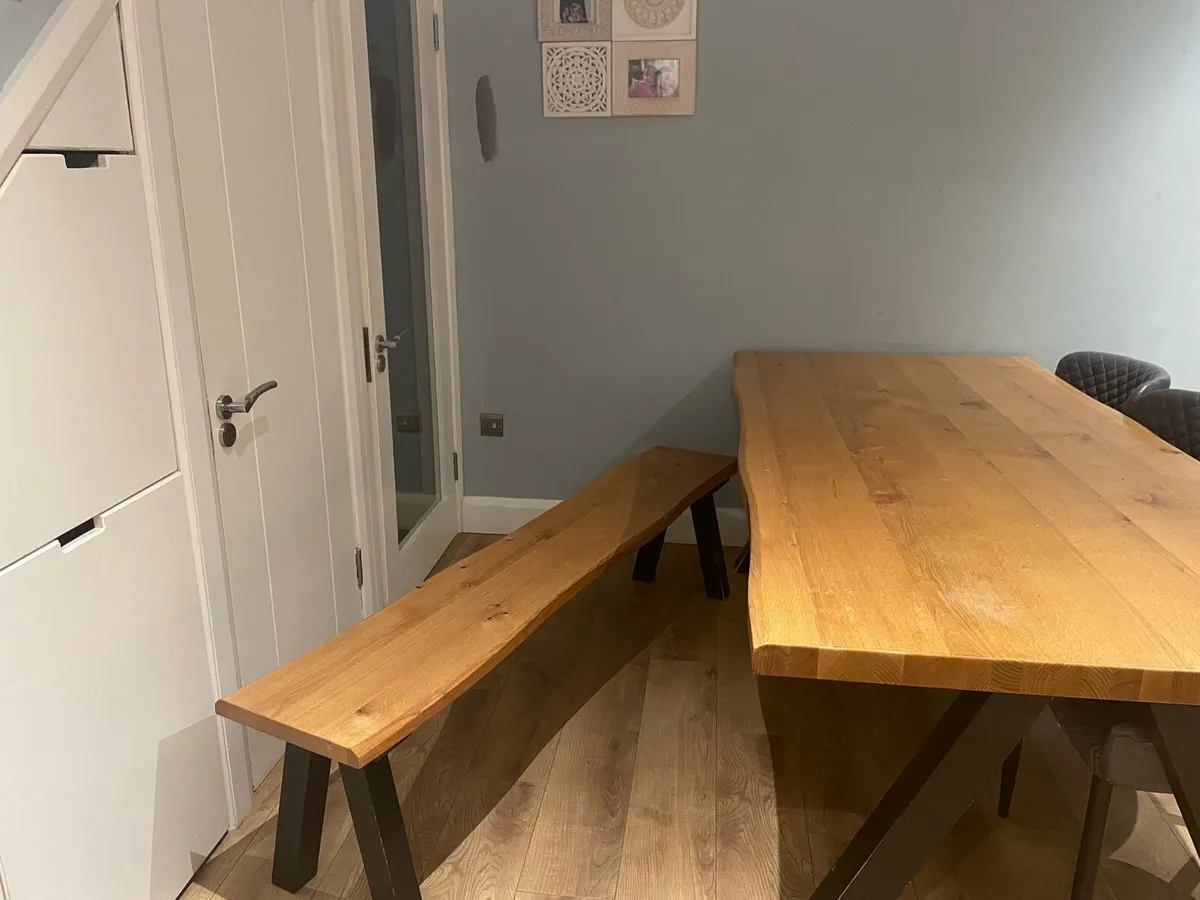 Dining table, chairs & bench - Image 2