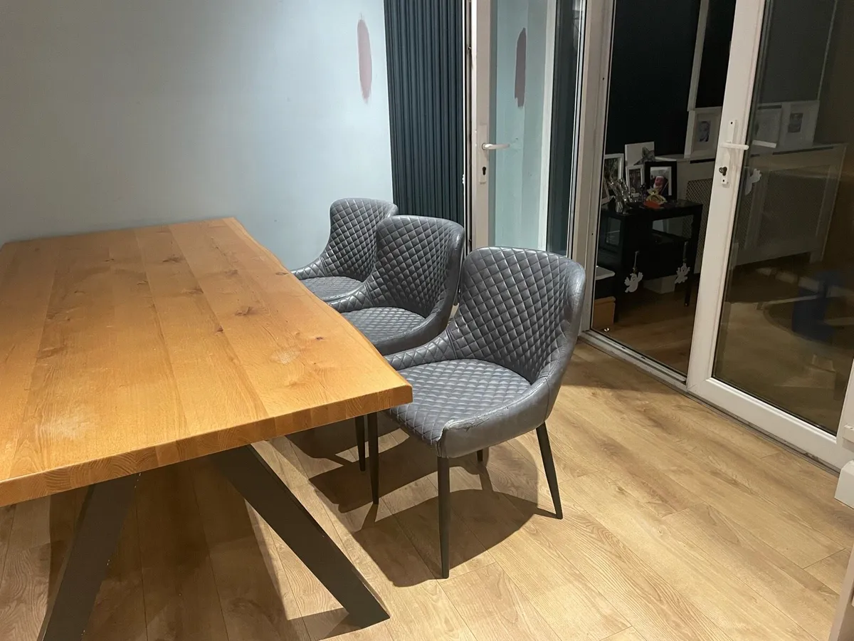 Dining table, chairs & bench - Image 3